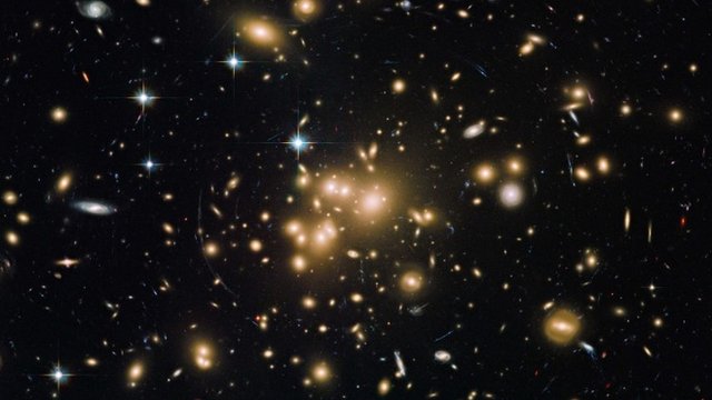 Hubble image of the galaxy cluster Abell 1689