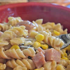 Slowcooker Ham and Cheese Pasta, the best ever comfort food.