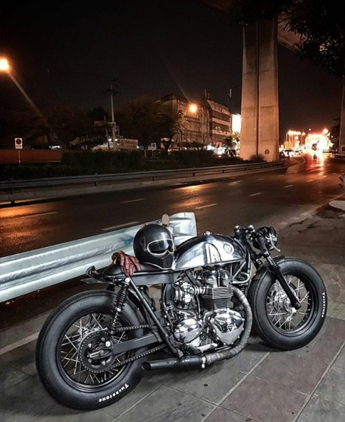 Locos por las Cafe Racers