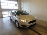 2018 White Gold Ford Focus SE Hatch #124529749