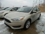 2018 White Gold Ford Focus SE Sedan #124790192