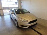 2018 White Gold Ford Focus SE Hatch #124094531