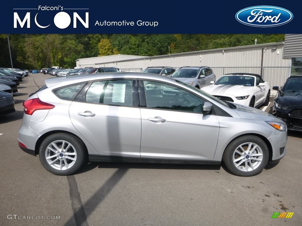 2018 Focus SE Hatch - Ingot Silver / Charcoal Black photo #1