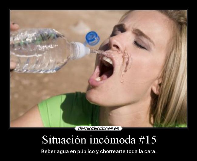 Situación incómoda #15 - Beber agua en público y chorrearte toda la cara.