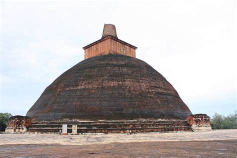 Jethawanaramaya Stupa, Anuradhapura - Trodly