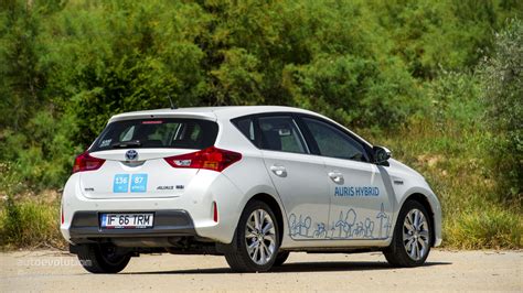 TOYOTA Auris Hybrid Review - autoevolution