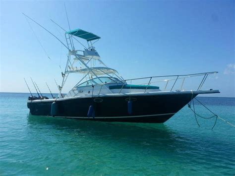 30 ft Fishing Boat Charter in Roatan: $750 - WEST BAY TOURS