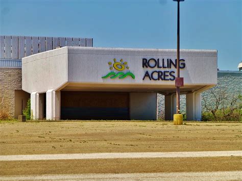 Rotting Acres... | The Rolling Acres Mall opened in 1975 wit… | Flickr