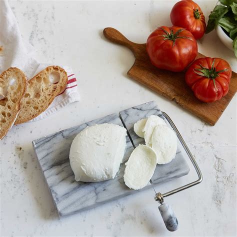 Qualità & Tradizione - Mozzarella Di Bufala — Ambrosi