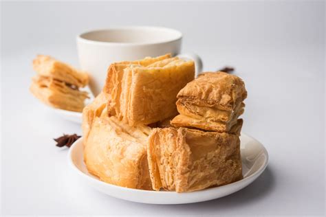 From bun makkhan to rusks, are tea time snacks healthy for your body ...