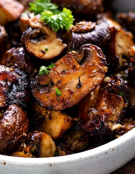 Roasted Mushrooms (Garlic + Balsamic) - The Chunky Chef