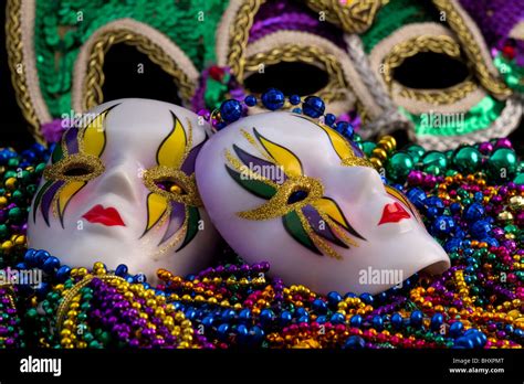 Mardi Gras masks and beads Stock Photo - Alamy