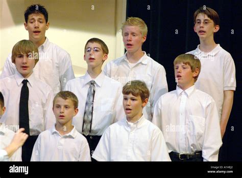 Choir boys singing hi-res stock photography and images - Alamy