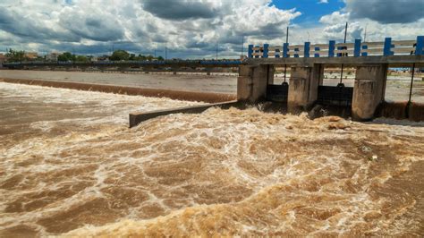 Vaigai river in spate at Madurai with rainfall in Theni, Dindigul ...