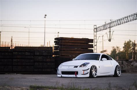 Custom Nissan 350Z | Images, Mods, Photos, Upgrades — CARiD.com Gallery