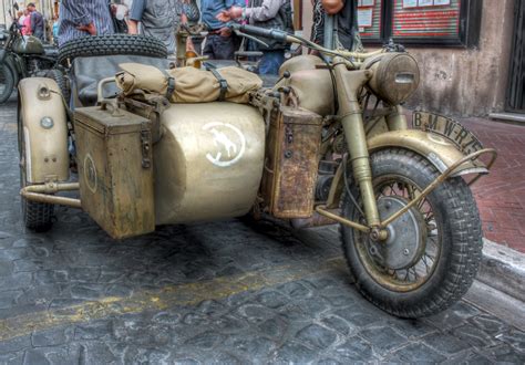 Sidecar BMW R75 | HDR creme