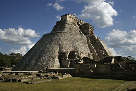 The Ancient Maya Built a Two Mile Wall Around This City to Protect the ...