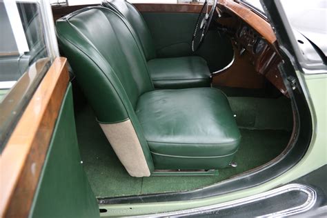 1949 Jaguar Mark V Saloon 3.5-Liter Stock # 13066-374 visit www.karbuds ...