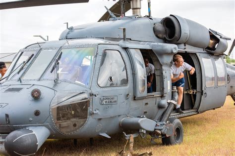 HH-60 Pave Hawk aircrew visits 37th Training Group students > Joint ...