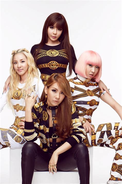 2NE1 family portrait