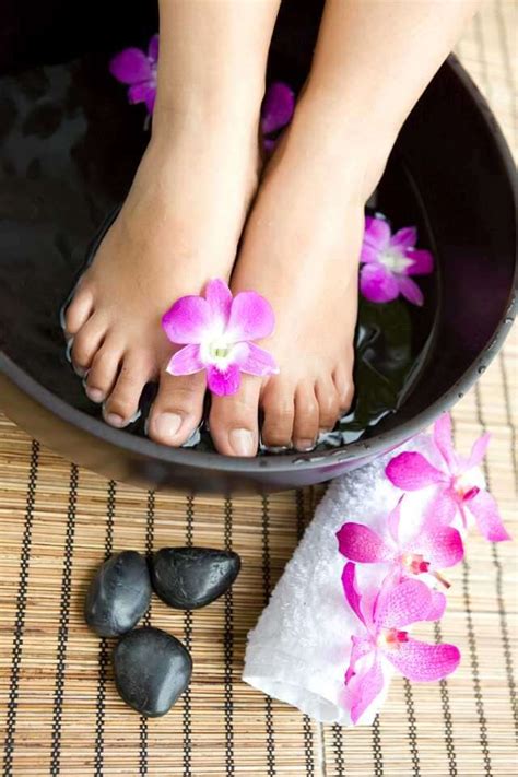 Give yourself a foot spa at home | Femina.in