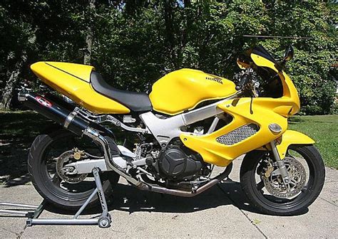 Honda Honda VTR1000F - Moto.ZombDrive.COM