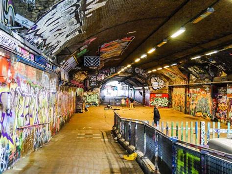 Banksy locations London - The hidden & alternate tunnel at Leake St