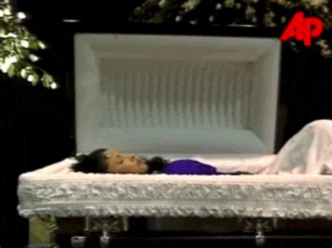 Selena Quintanilla Casket, Watch it here