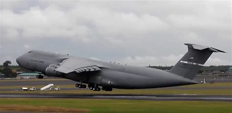 VIDEO USAF C-5M Super Galaxy's takeoff from Prestwick in just 22 ...