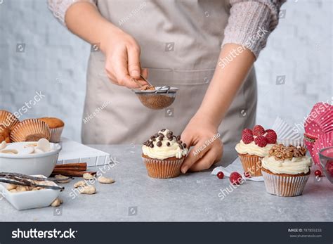 7,663 Decorating muffin Images, Stock Photos & Vectors | Shutterstock