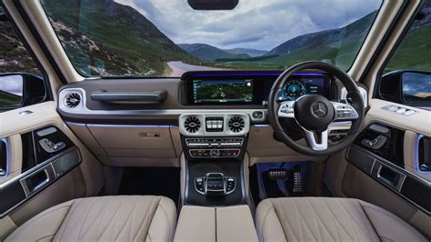 Mercedes-Benz G-Class Interior Layout & Technology | Top Gear