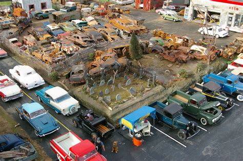 junkyard diorama | Model cars building, Diecast model cars, Model train ...