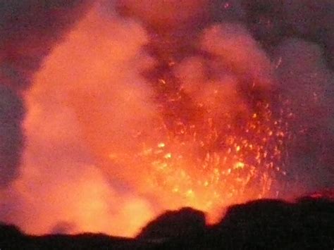 USGS webcam footage of Kilauea Volcano eruption on Hawaii Island ...