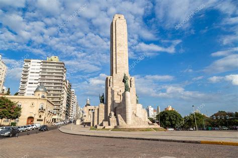 ROSARIO, ARGENTINA - 12 de marzo de 2021. Monumento a la Bandera ...