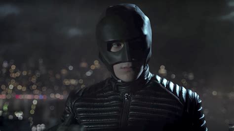 Bruce Wayne's Batman Prototype Suit Revealed in GOTHAM Season 4 Trailer ...