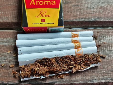 Review Rokok Aroma Slim 12: Pedas dan Sepatnya Pas