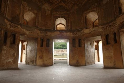 Hiran Minar Inside – Paki Mag