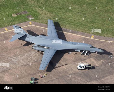 Supersonic b 1b bomber hi-res stock photography and images - Alamy