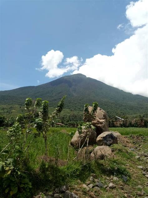 Mount Bisoke Volcano Hike and Bisoke Crater Lake Rwanda