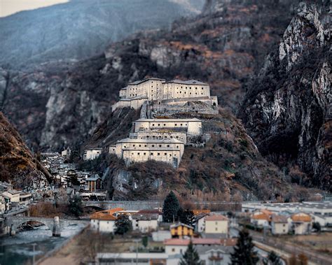 Bard's Castle in the Aosta Valley, Italy [OC] : r/castles