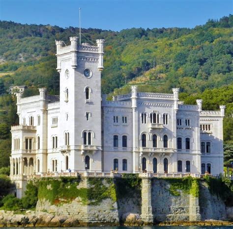 Castello di Miramare Trieste. Tra i castelli più belli e visitati d'Italia