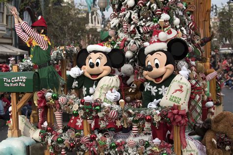 Watch the Disney Parks Magical Christmas Day Parade December 25! | ABC ...