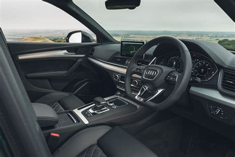 Audi Q5 hybrid interior & comfort | DrivingElectric