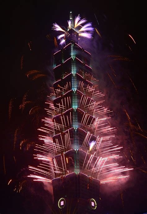 Taipei 101 Fireworks | Taipei 101 has put on the spectacular… | Flickr