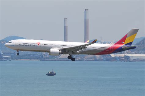 File:Asiana Airlines Airbus A330-300; HL7754@HKG;04.08.2011 615gl ...