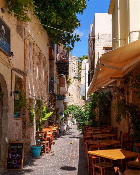 A walking tour of Chania Old Town in Crete | Discover Greece