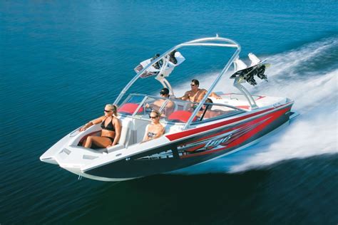 Ski-Wake Boats – Power Boat Magazine