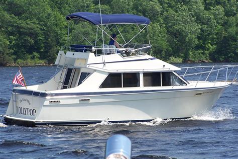 1986 Tollycraft 30 Sport Cruiser, Hudson Wisconsin - boats.com