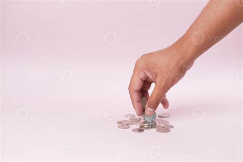 man hand counting coins with copy space 10277523 Stock Photo at Vecteezy