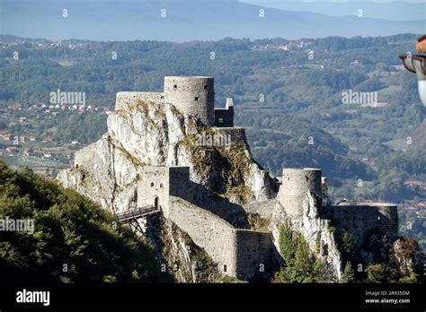 Srebrenik Fortress / Tvrđava Srebrenik Stock Photo - Alamy